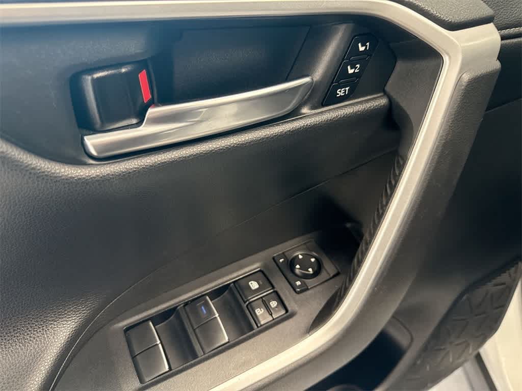 Thumbnail: 2020 Toyota RAV4 - 18