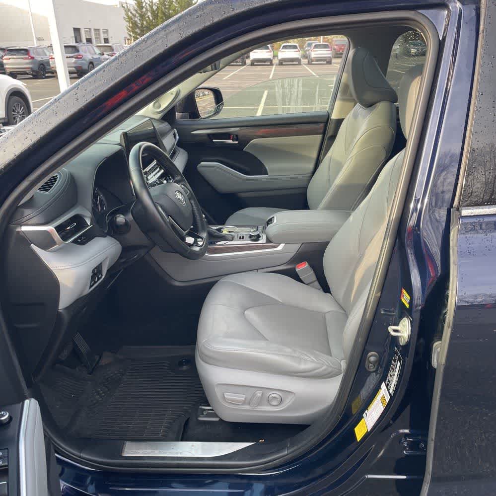 Thumbnail: 2020 Toyota Highlander - 7