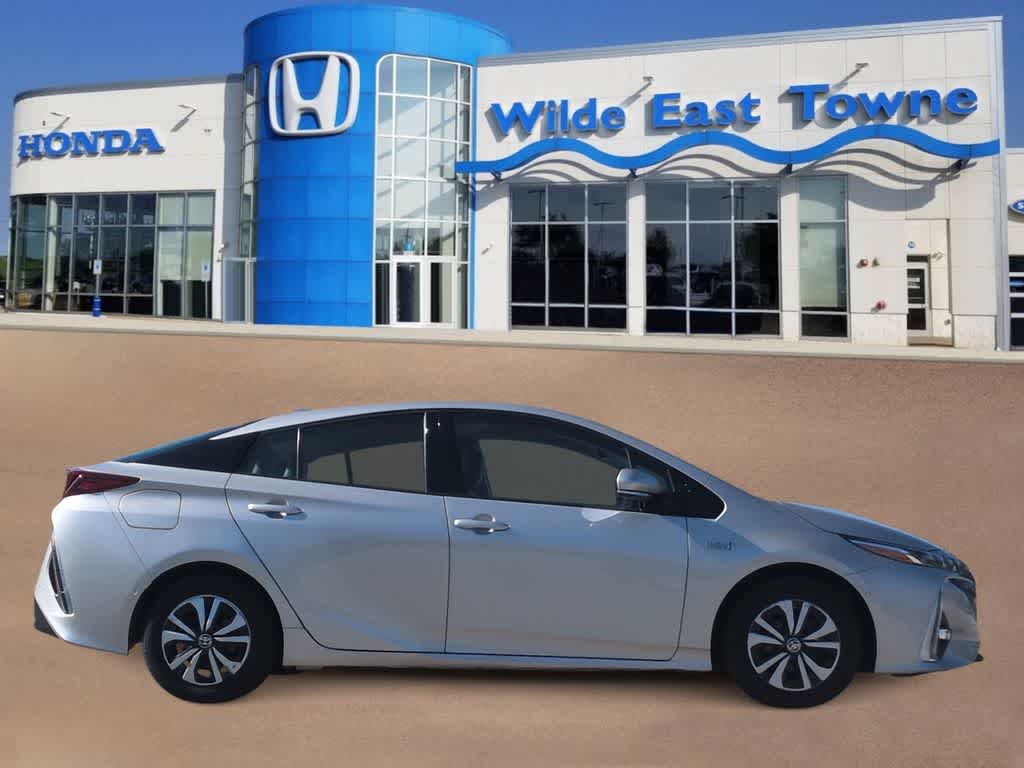 Thumbnail: 2018 Toyota Prius Prime - 9