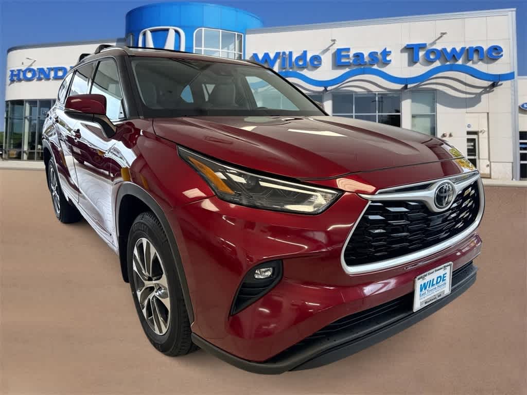 Thumbnail: 2022 Toyota Highlander - 2