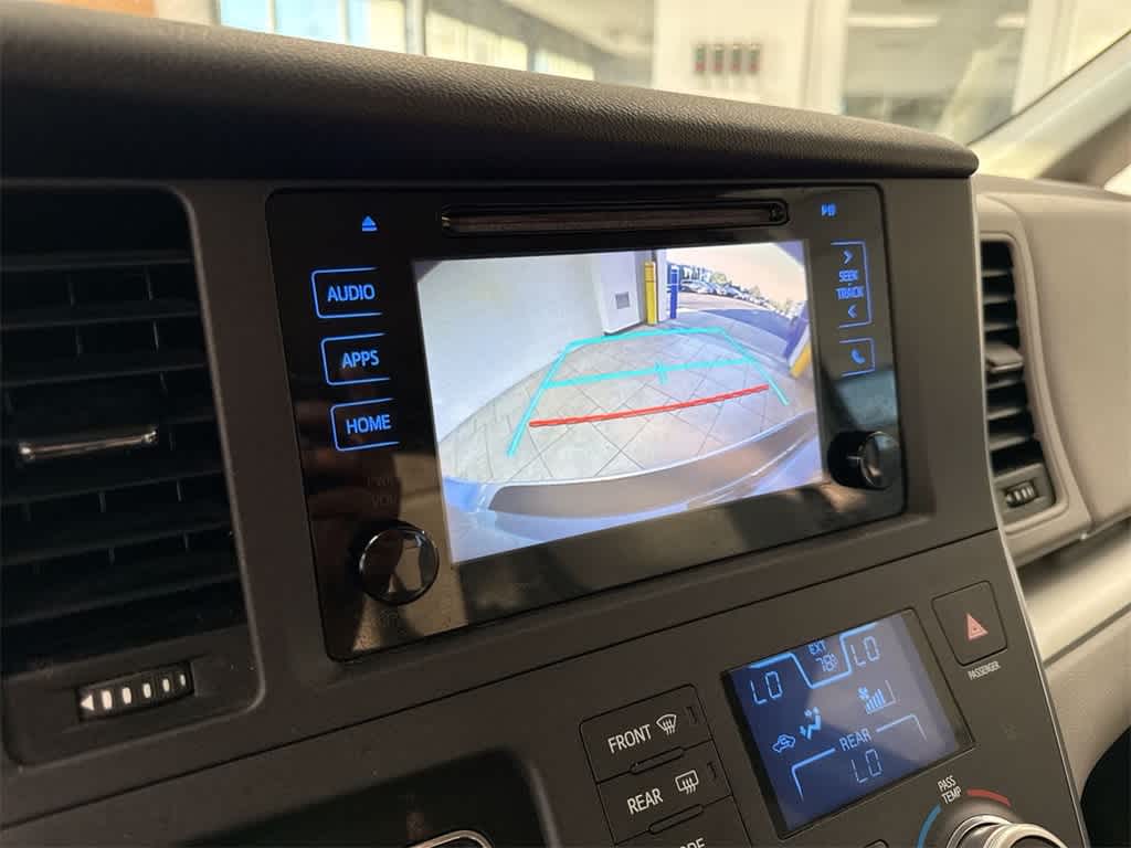 Thumbnail: 2017 Toyota Sienna - 30