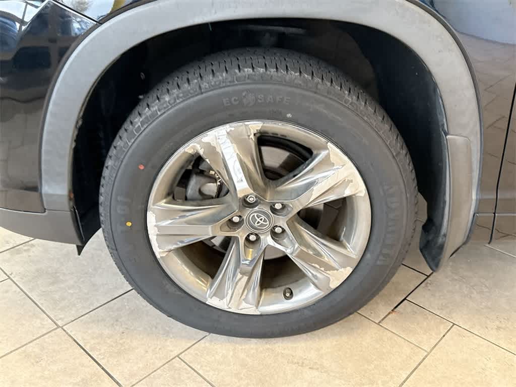 Thumbnail: 2018 Toyota Highlander - 14