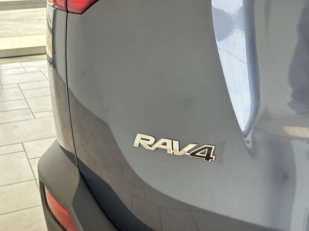 Thumbnail: 2013 Toyota RAV4 - 11