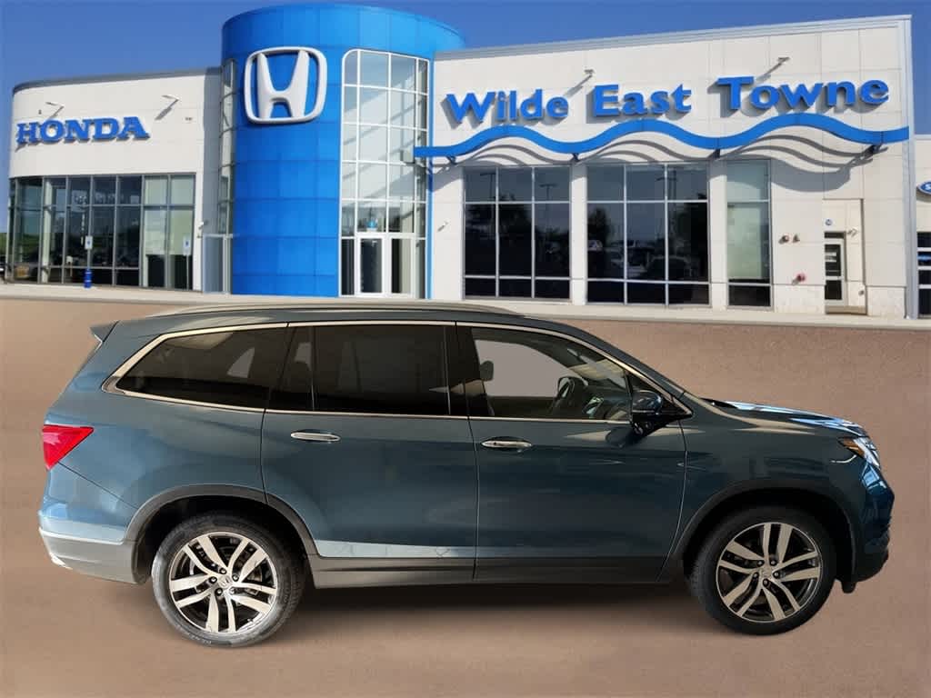 Thumbnail: 2017 Honda Pilot - 9