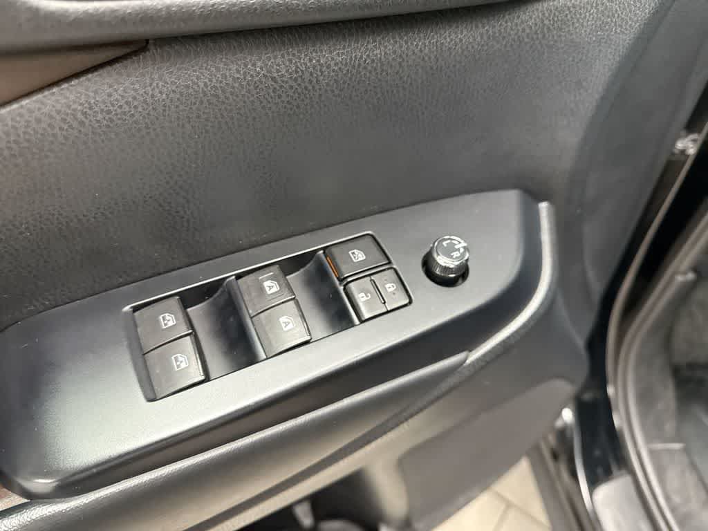 Thumbnail: 2019 Toyota Highlander - 18