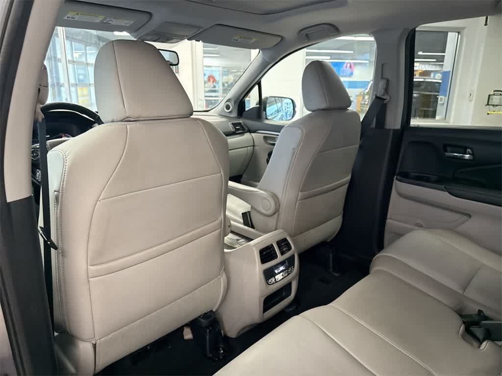 Thumbnail: 2016 Honda Pilot - 19