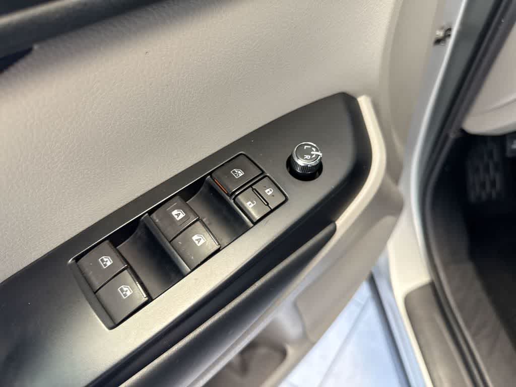 Thumbnail: 2019 Toyota Highlander - 18