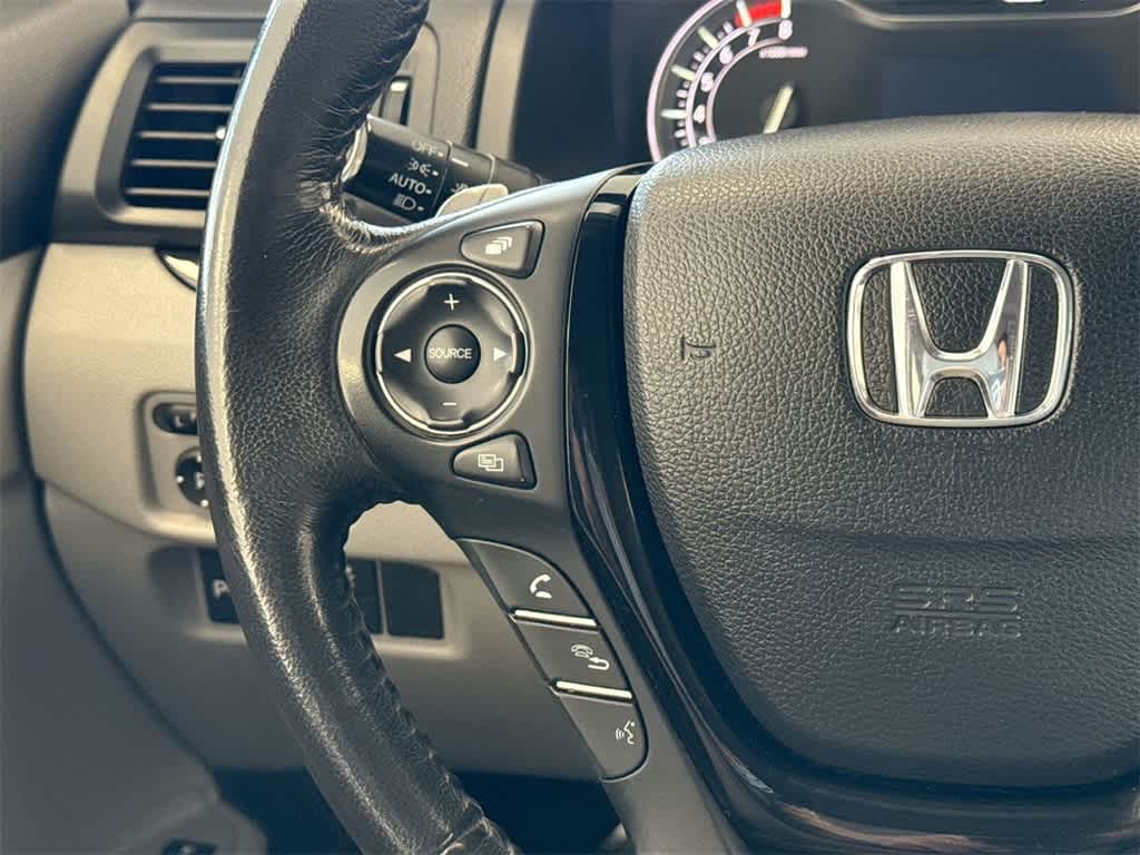 Thumbnail: 2017 Honda Pilot - 26