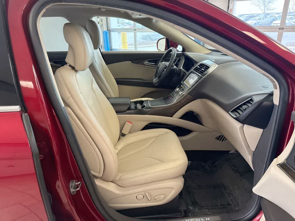 Thumbnail: 2019 Lincoln Nautilus - 23