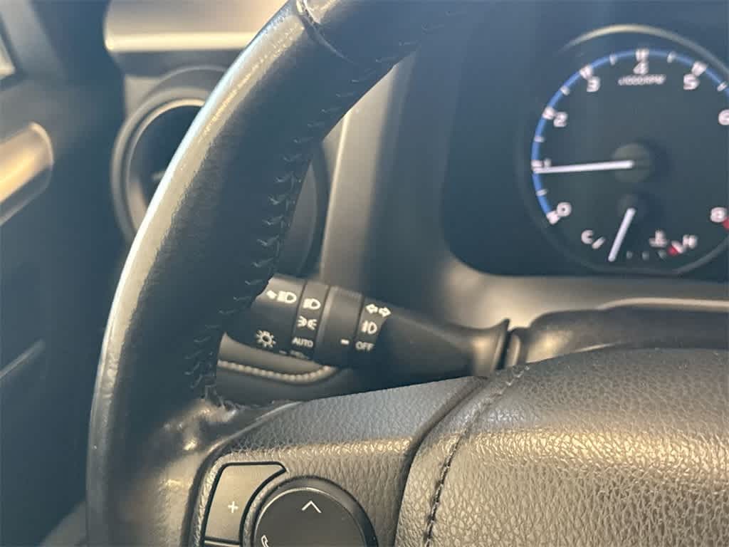 Thumbnail: 2017 Toyota RAV4 - 28