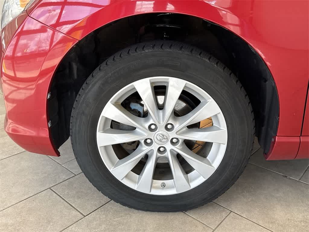 Thumbnail: 2013 Toyota Venza - 15
