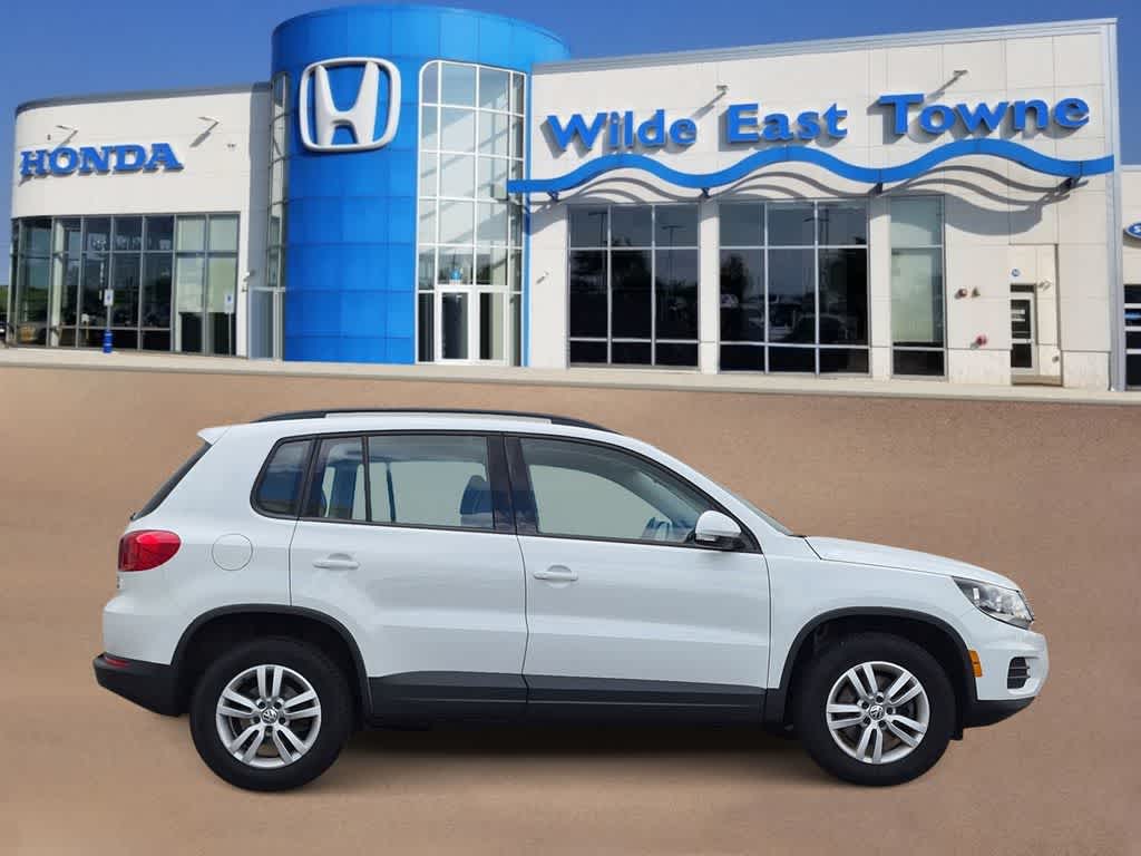 Thumbnail: 2017 Volkswagen Tiguan - 9