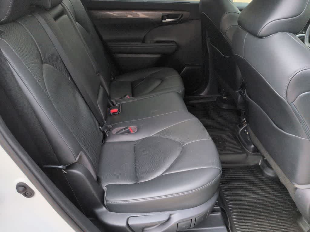 Thumbnail: 2020 Toyota Highlander - 21