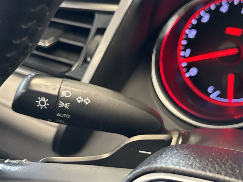 2019 Toyota Camry XSE 28