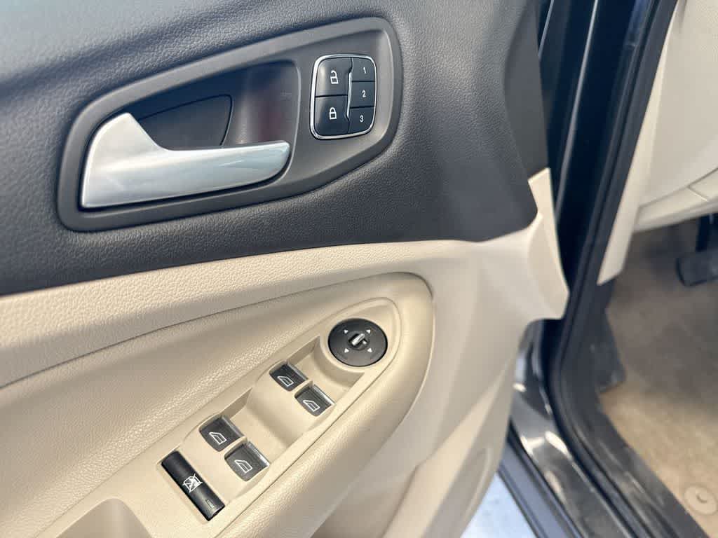 Thumbnail: 2015 Ford Escape - 19