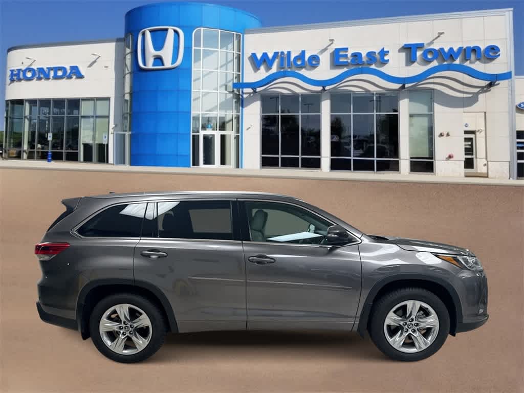 Thumbnail: 2018 Toyota Highlander - 9