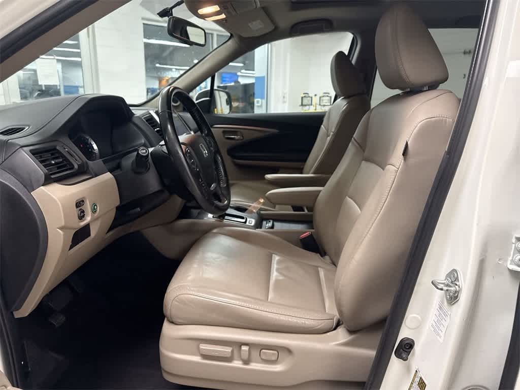 Thumbnail: 2016 Honda Pilot - 17