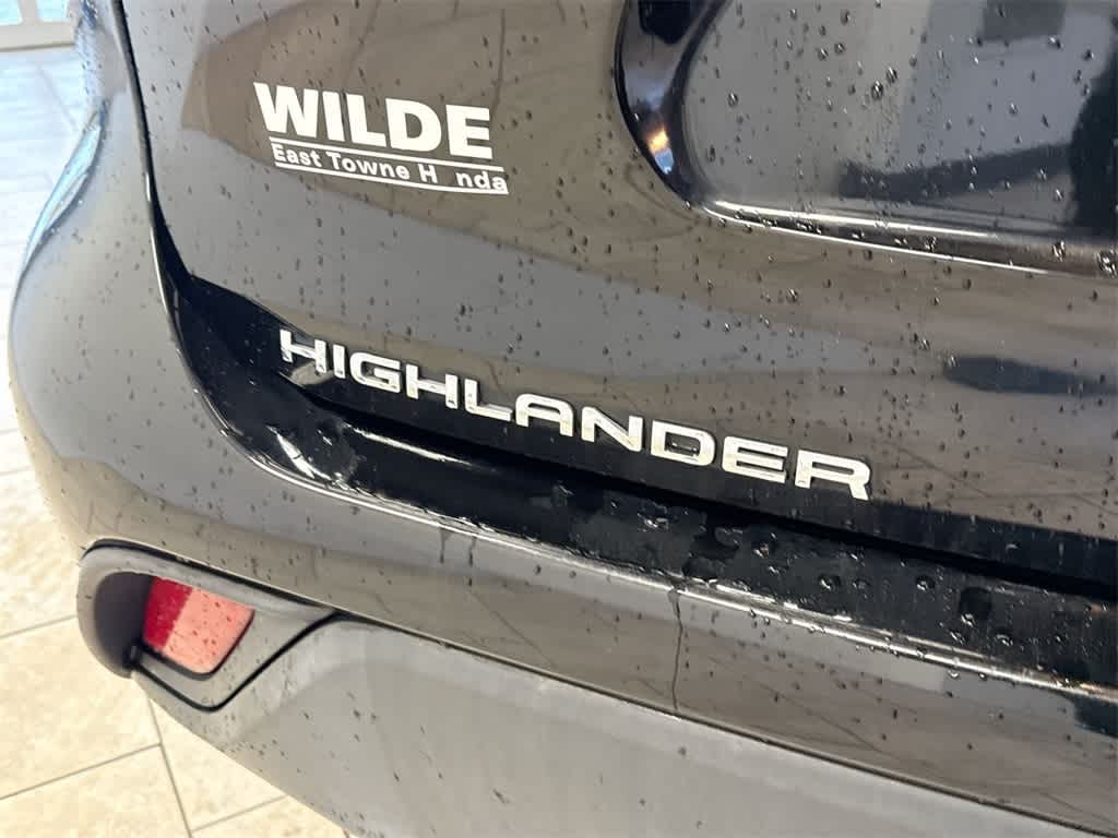 Thumbnail: 2022 Toyota Highlander - 13