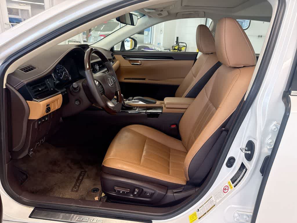 Thumbnail: 2018 Lexus ES - 18