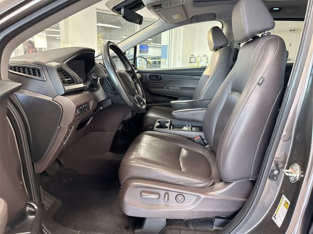 Thumbnail: 2018 Honda Odyssey - 16