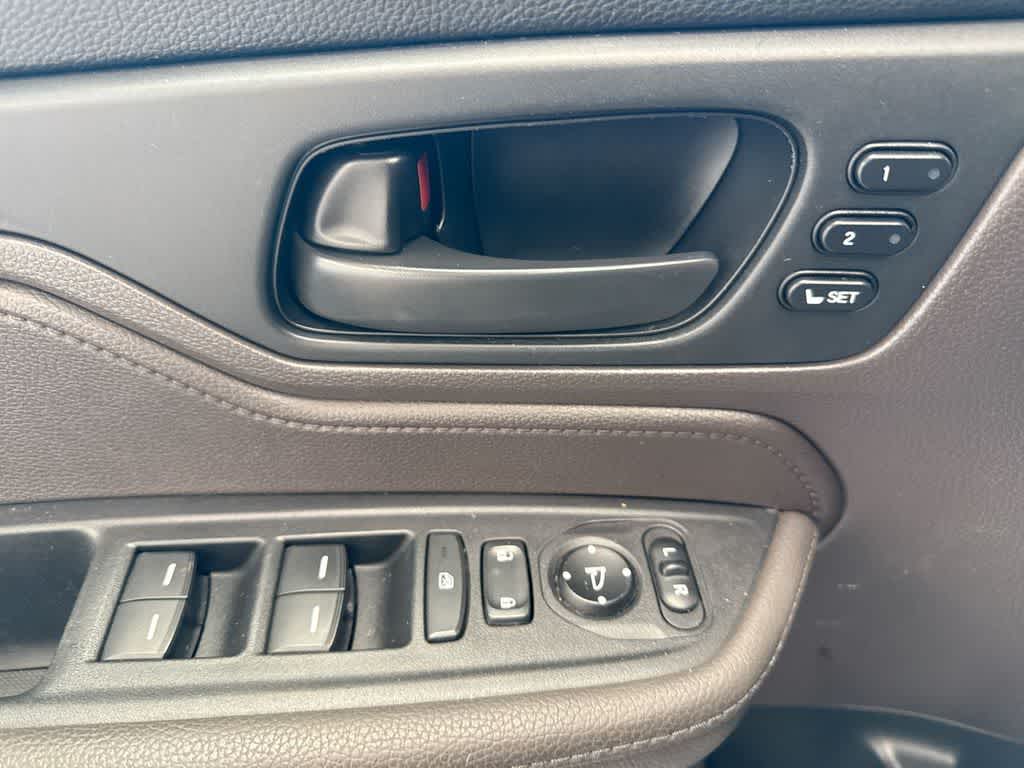 Thumbnail: 2018 Honda Odyssey - 17