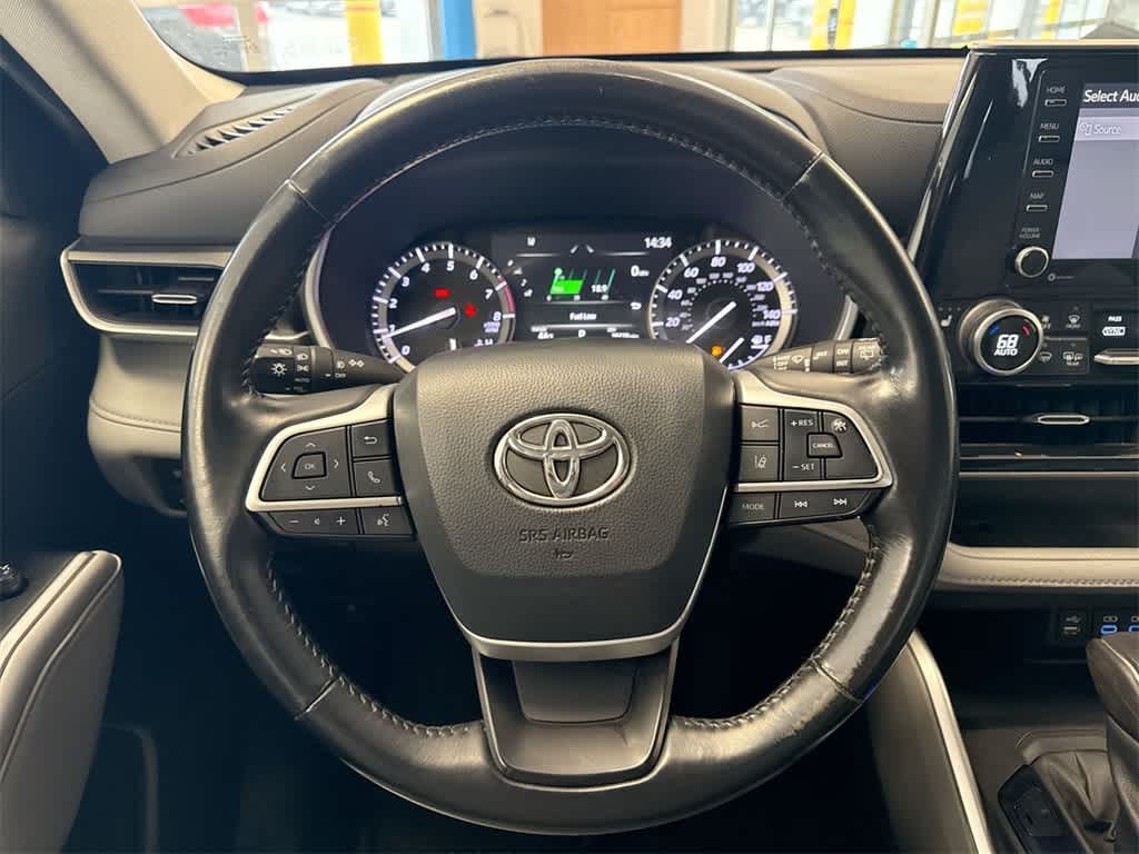 Thumbnail: 2022 Toyota Highlander - 25