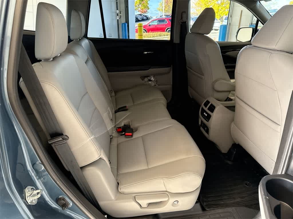 Thumbnail: 2017 Honda Pilot - 21