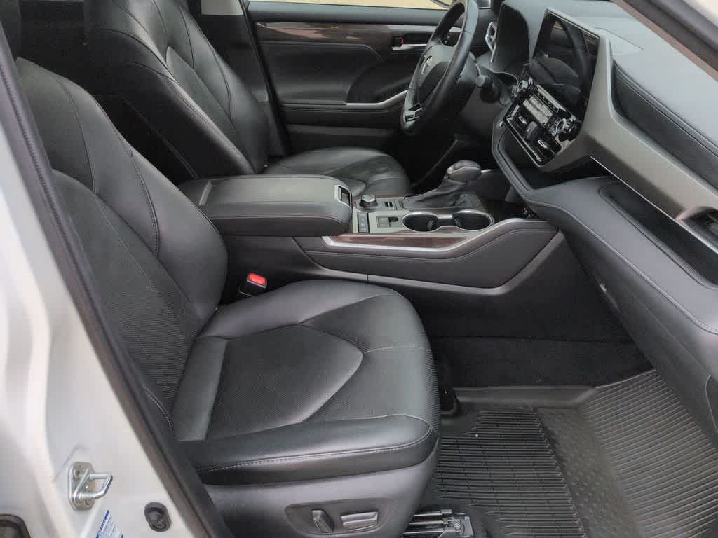 Thumbnail: 2020 Toyota Highlander - 24