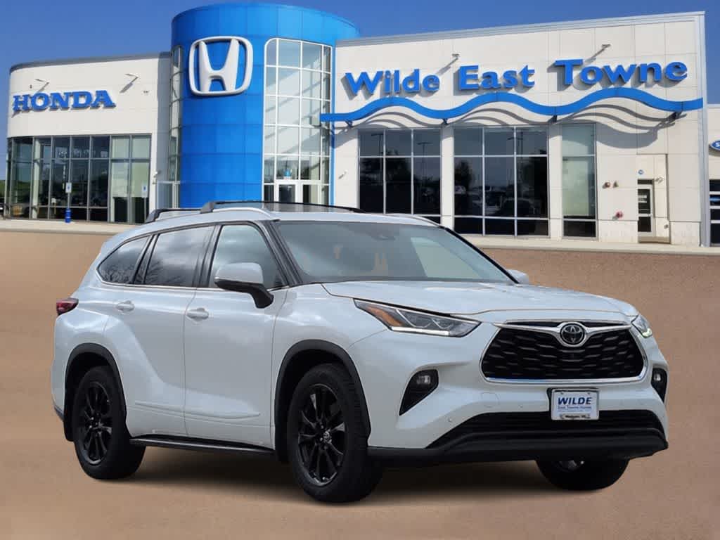 Thumbnail: 2020 Toyota Highlander - 2
