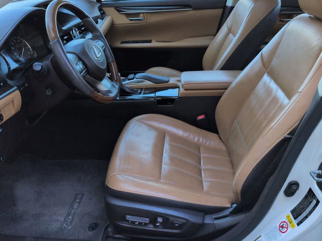 Thumbnail: 2016 Lexus ES - 16