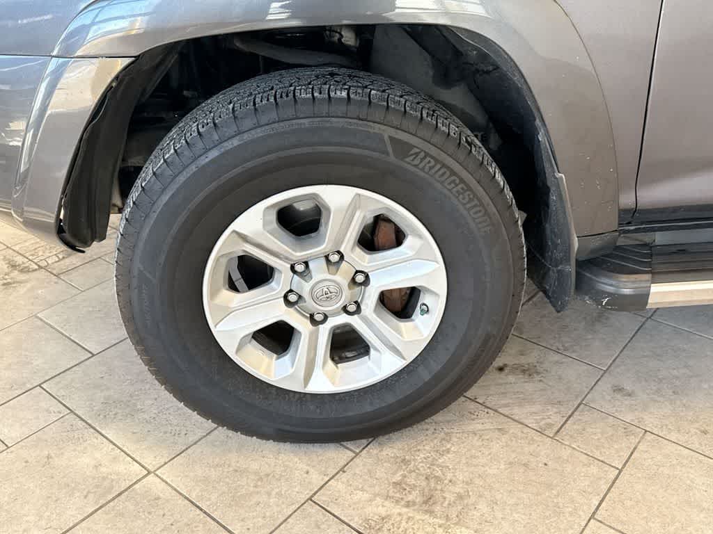 Thumbnail: 2015 Toyota 4Runner - 14