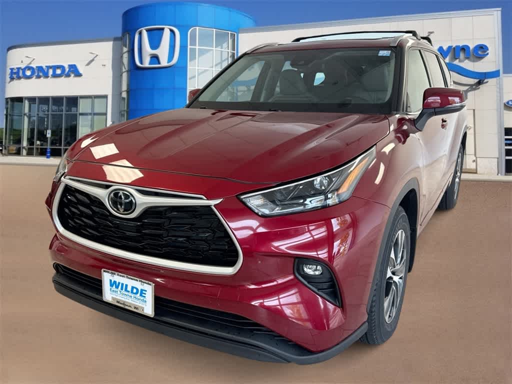 Thumbnail: 2022 Toyota Highlander - 4
