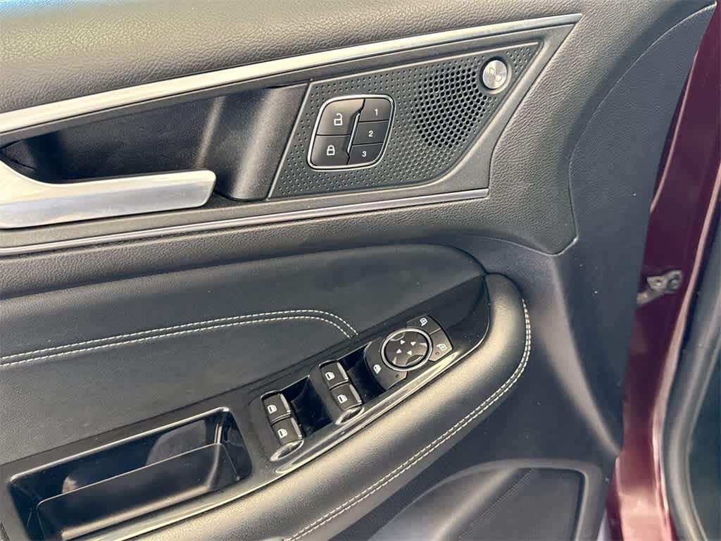 Thumbnail: 2019 Ford Edge - 18