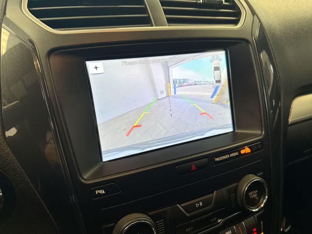 Thumbnail: 2019 Ford Explorer - 31