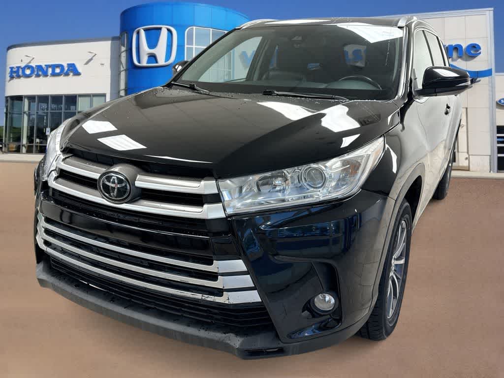 Thumbnail: 2019 Toyota Highlander - 4