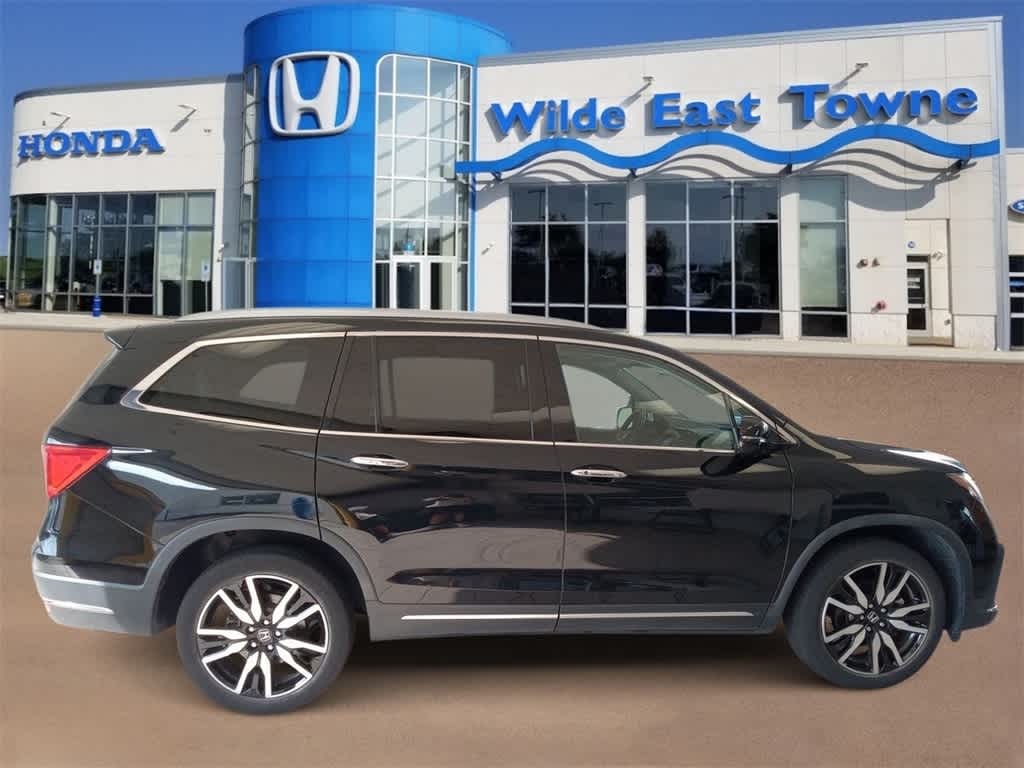 Certified 2019 Honda Pilot Elite with VIN 5FNYF6H00KB051933 for sale in Madison, WI