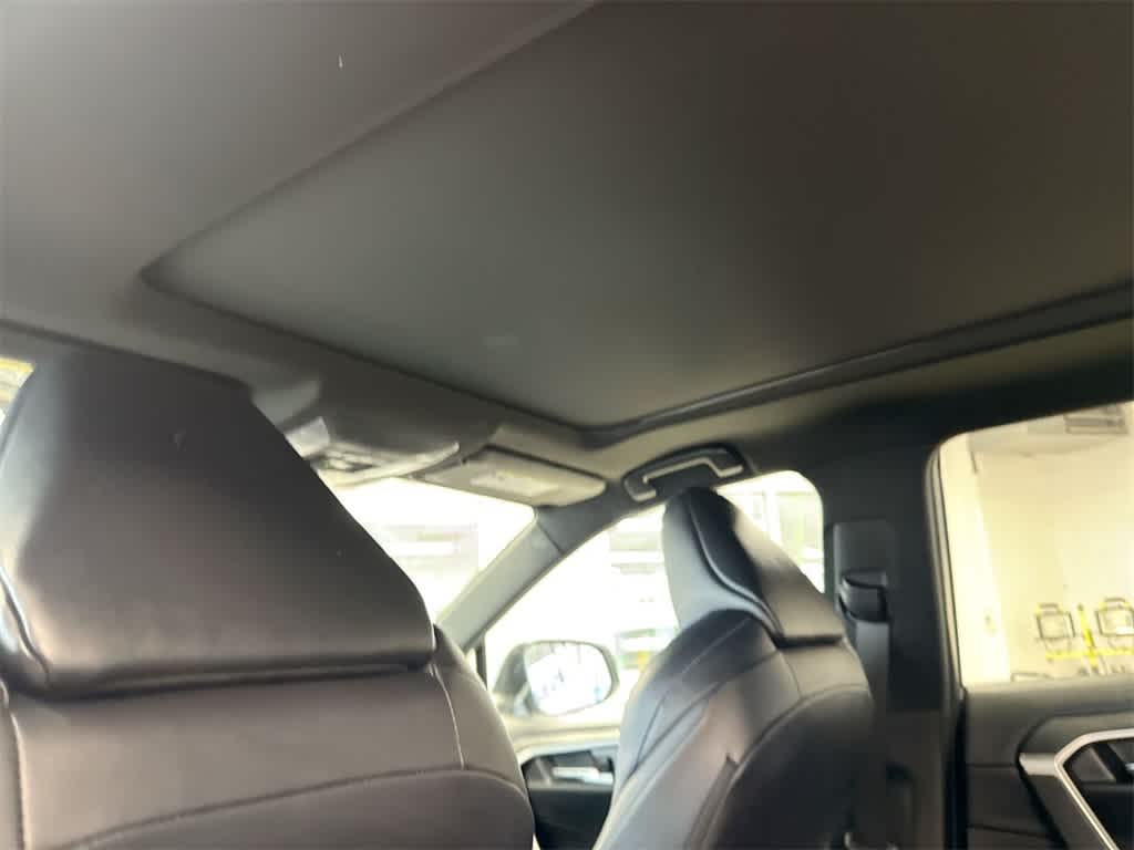 Thumbnail: 2022 Toyota RAV4 - 20