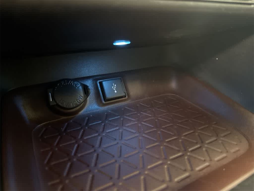 Thumbnail: 2020 Toyota RAV4 - 33