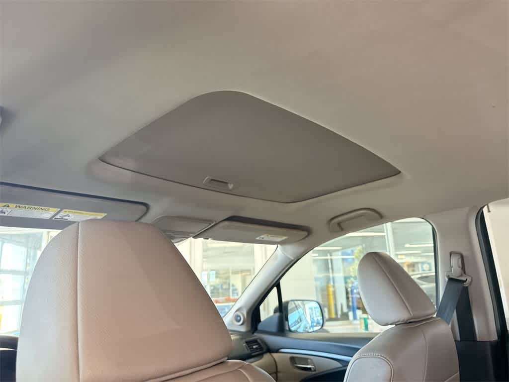 Thumbnail: 2017 Honda Pilot - 19