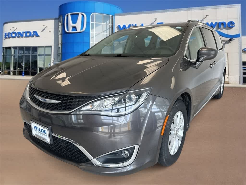2018 Chrysler Pacifica Touring L -
                  Madison, WI
