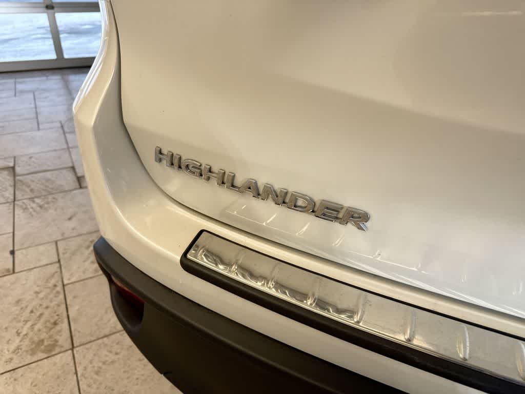 Thumbnail: 2019 Toyota Highlander - 15