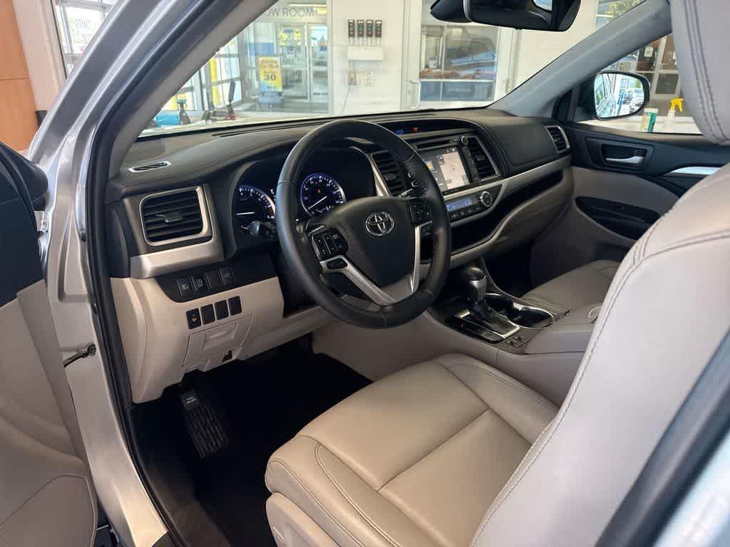 Thumbnail: 2019 Toyota Highlander - 10