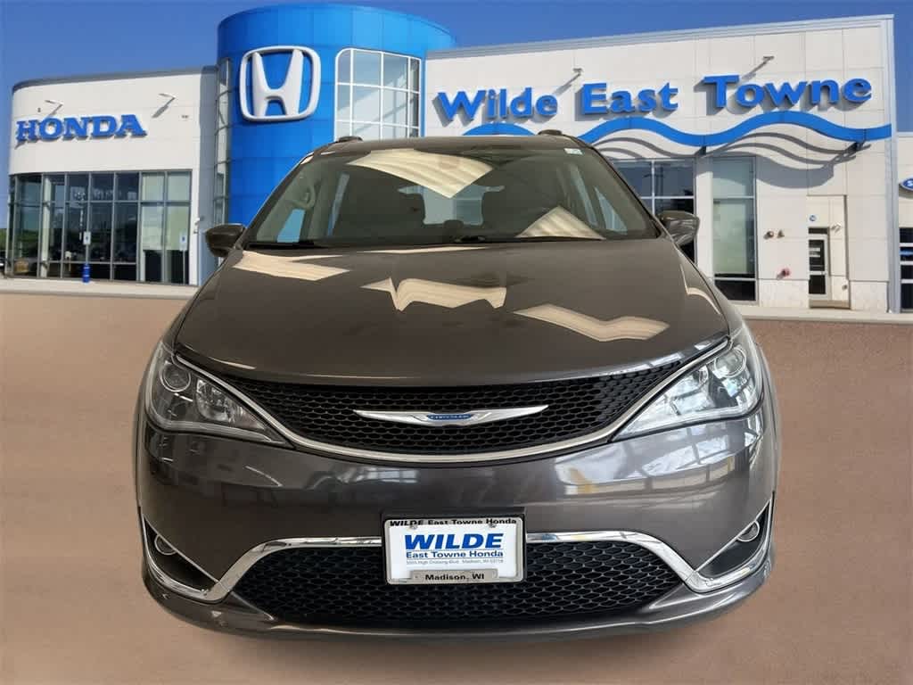 Thumbnail: 2018 Chrysler Pacifica - 3