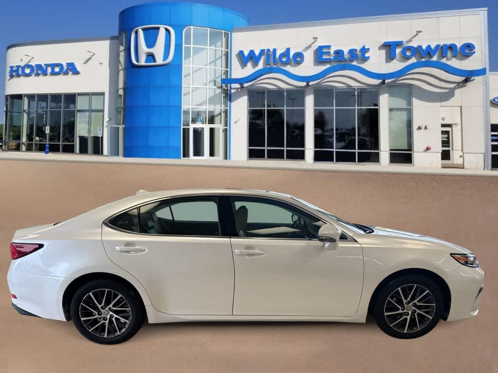 Thumbnail: 2018 Lexus ES - 9