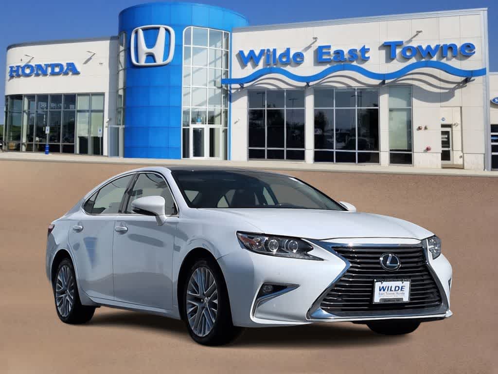 Thumbnail: 2016 Lexus ES - 2
