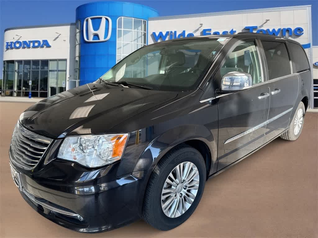 2015 Chrysler Town & Country Touring -
                  Madison, WI