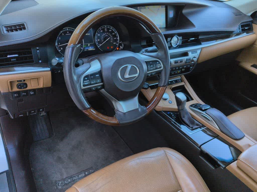 Thumbnail: 2016 Lexus ES - 10