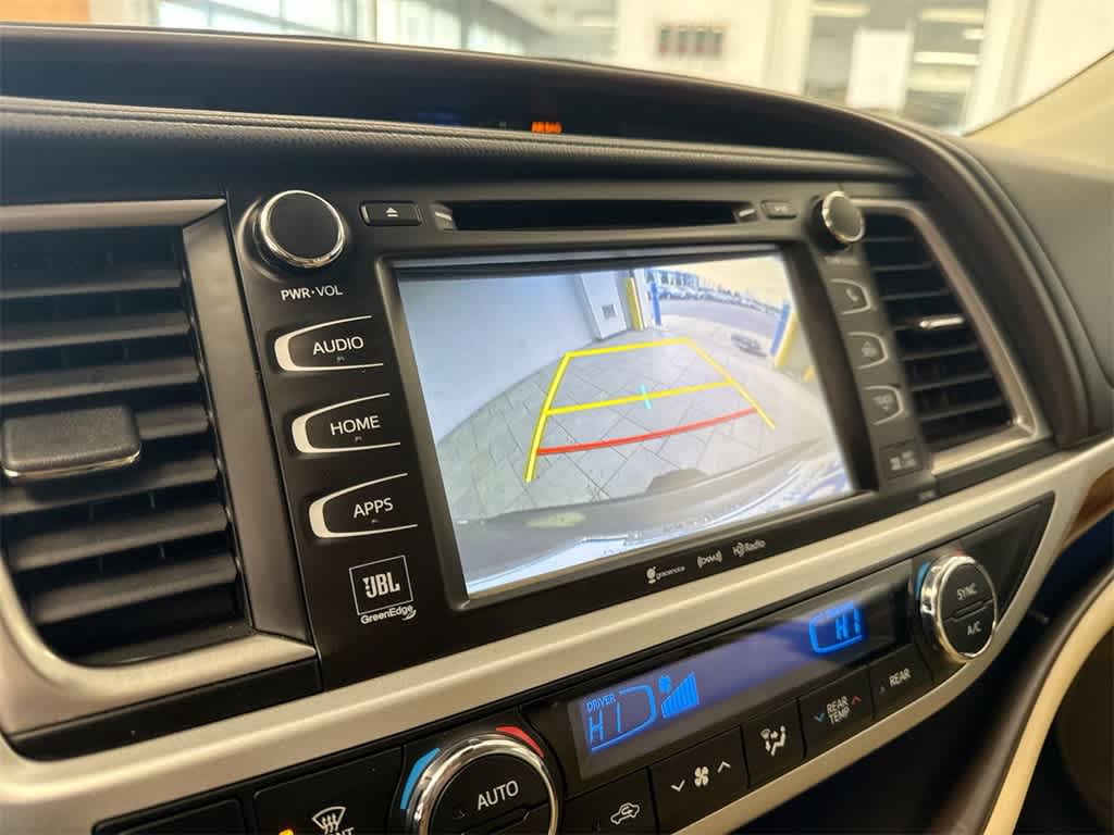 Thumbnail: 2018 Toyota Highlander - 32