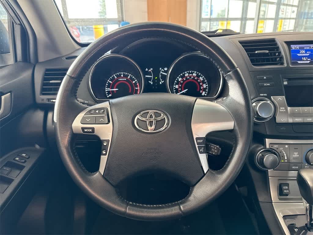 Thumbnail: 2012 Toyota Highlander - 25