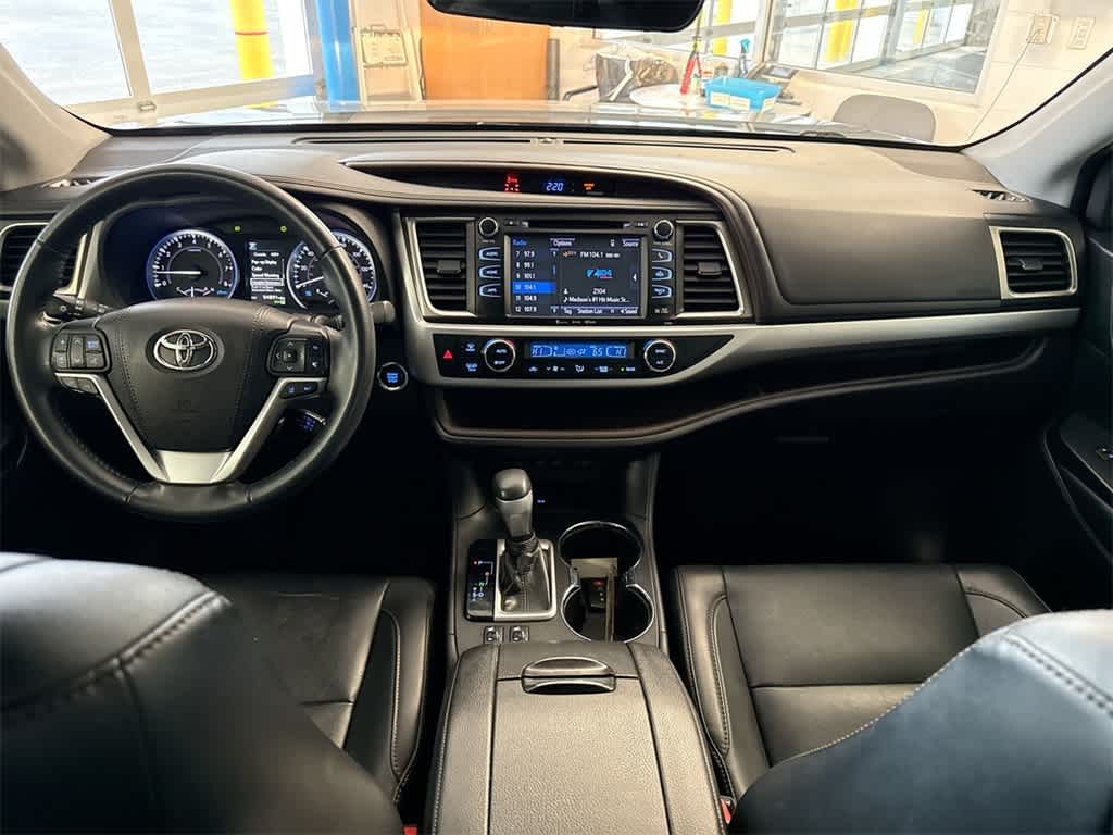 Thumbnail: 2019 Toyota Highlander - 16